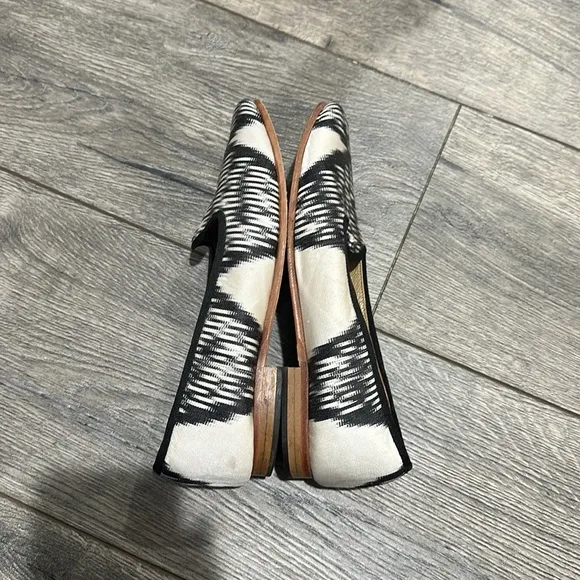 • ARTEMIS • Women’s Canvas Printed Slip On Loafers Black &amp; White Print 38