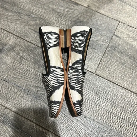 • ARTEMIS • Women’s Canvas Printed Slip On Loafers Black &amp; White Print 38