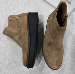 🐢 Clarks Airabell Zip Dark Khaki Suede Side Zip Boots.  Size 7.5  Like New