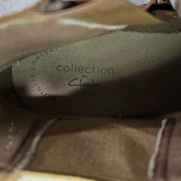 🐢 Clarks Airabell Zip Dark Khaki Suede Side Zip Boots.  Size 7.5  Like New