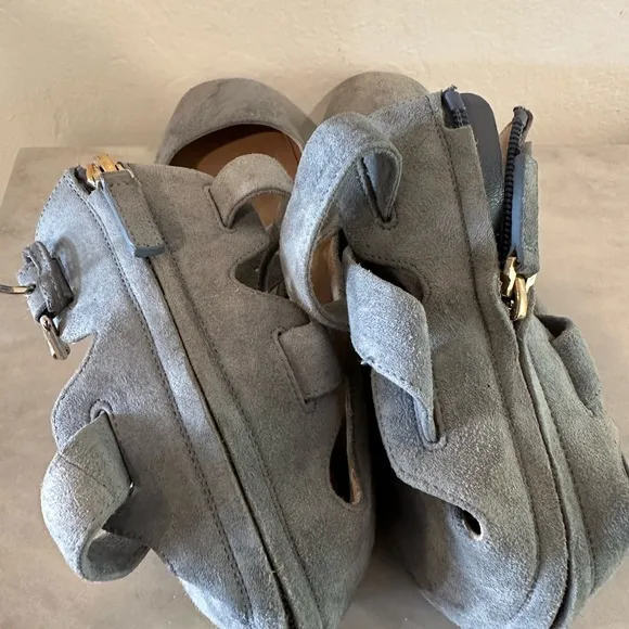 100% authentic Valentino blue suede flats