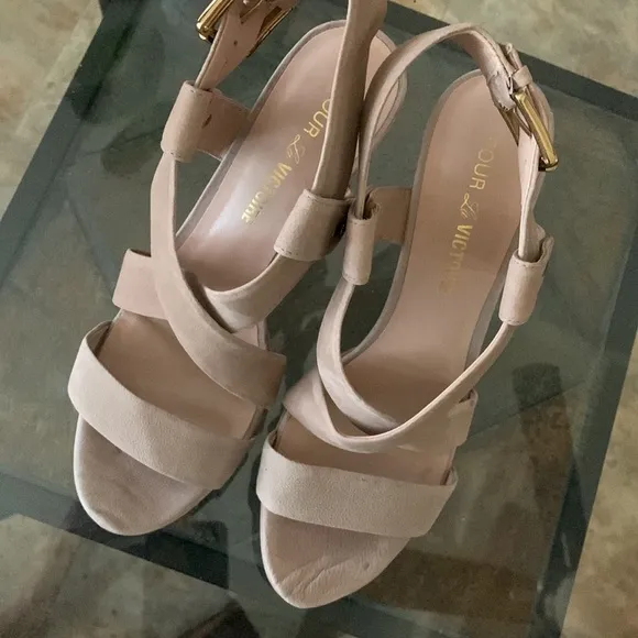 🔥1/2 of Summer Sale!🔥 POUR La VICTOIRE Nealla Chunky Strap Platform Sandals