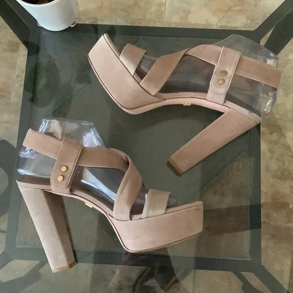 🔥1/2 of Summer Sale!🔥 POUR La VICTOIRE Nealla Chunky Strap Platform Sandals