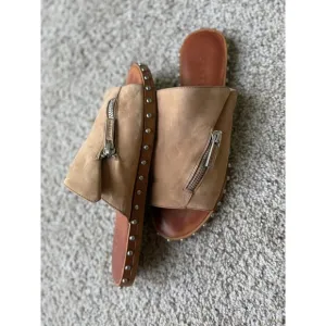 1.State Suede leather Slides Studded Zipper Accents Sandals Casual Tan Size 10