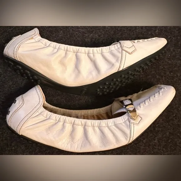 30. Ladies Tod’s Vintage White Leather Buckle Distressed Driving Shoe