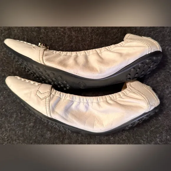 30. Ladies Tod’s Vintage White Leather Buckle Distressed Driving Shoe