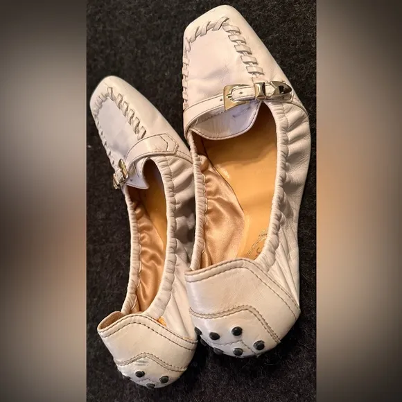 30. Ladies Tod’s Vintage White Leather Buckle Distressed Driving Shoe