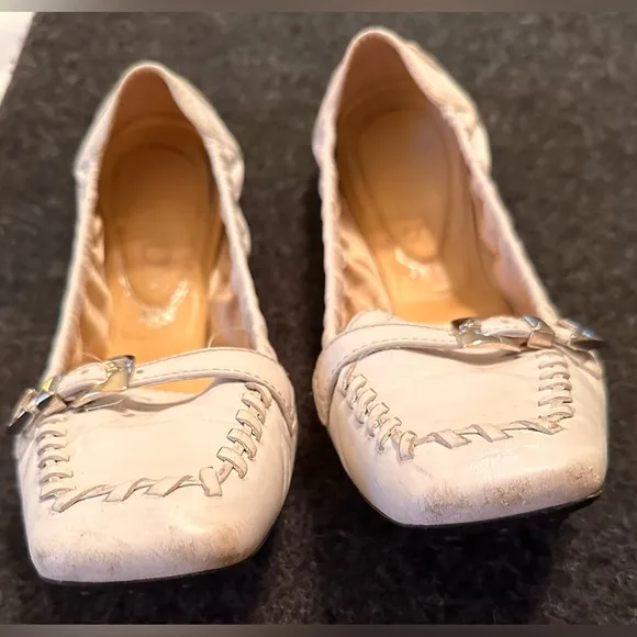 30. Ladies Tod’s Vintage White Leather Buckle Distressed Driving Shoe
