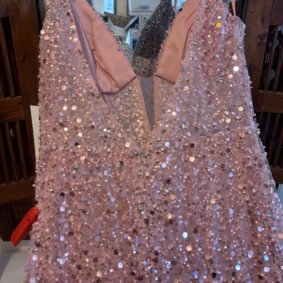 (96) ❤️ BNWT MAC DUGGAL EMBELLISHED PLUNGE NECK SLEEVELESS TRUMPET GOWN #68175