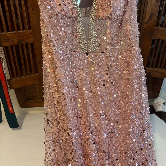 (96) ❤️ BNWT MAC DUGGAL EMBELLISHED PLUNGE NECK SLEEVELESS TRUMPET GOWN #68175