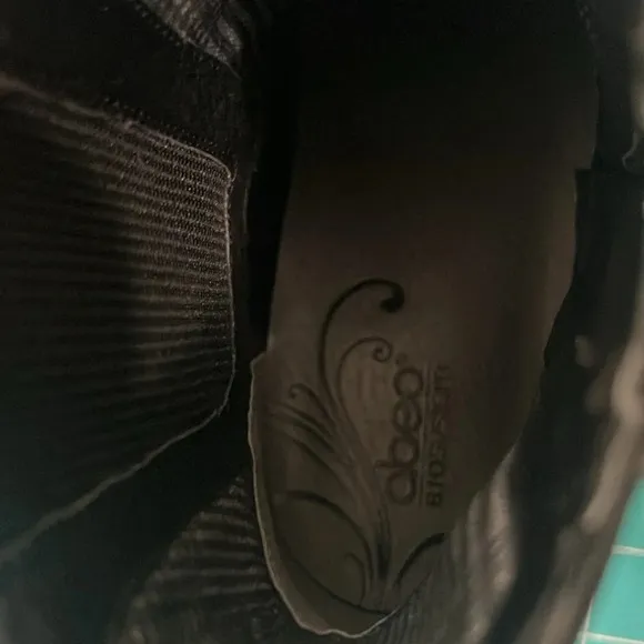 Abeo Geranium Black Leather Side Zip Wedge Ankle Boot Size 9 1/2.