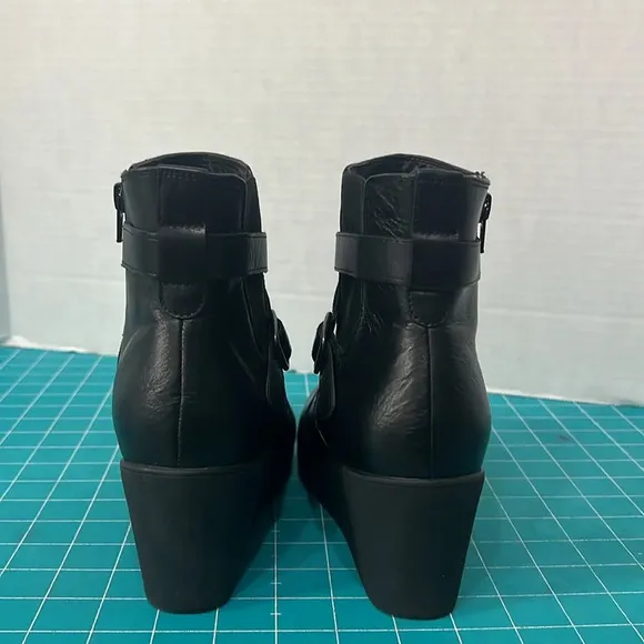Abeo Geranium Black Leather Side Zip Wedge Ankle Boot Size 9 1/2.