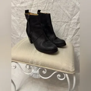 Acne Black Leather Side Zip Ankle Boots Size 41 Designer Classic Casual