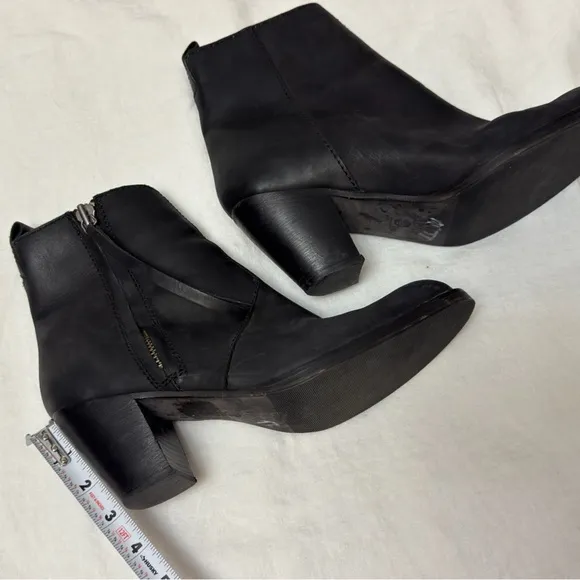 Acne Black Leather Side Zip Ankle Boots Size 41 Designer Classic Casual
