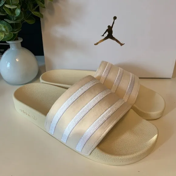 adidas Adilette Velvet Wonder White