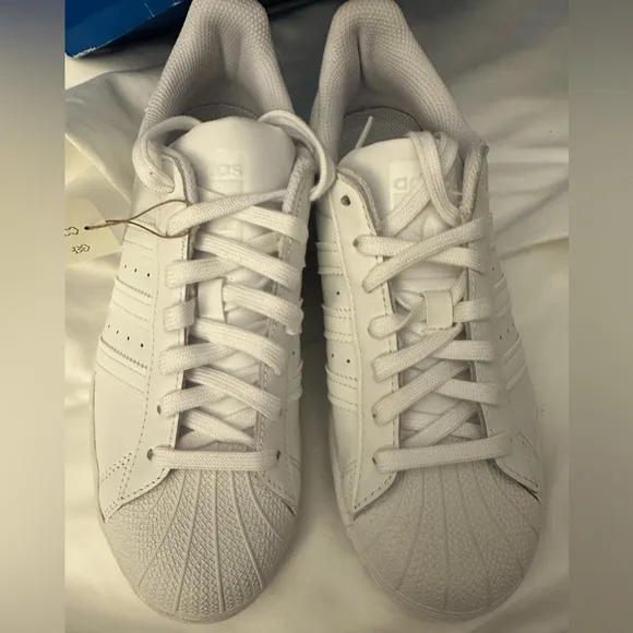 Adidas Originals Superstar Casual Sneaker Size 7 men’s new in box