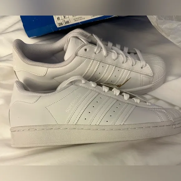 Adidas Originals Superstar Casual Sneaker Size 7 men’s new in box