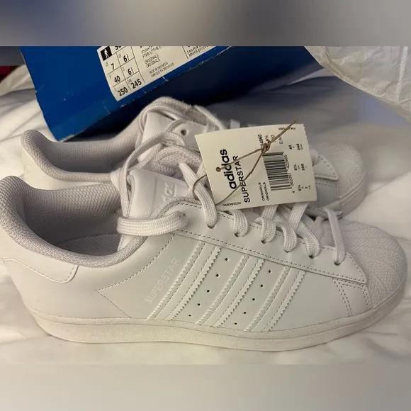 Adidas Originals Superstar Casual Sneaker Size 7 men’s new in box