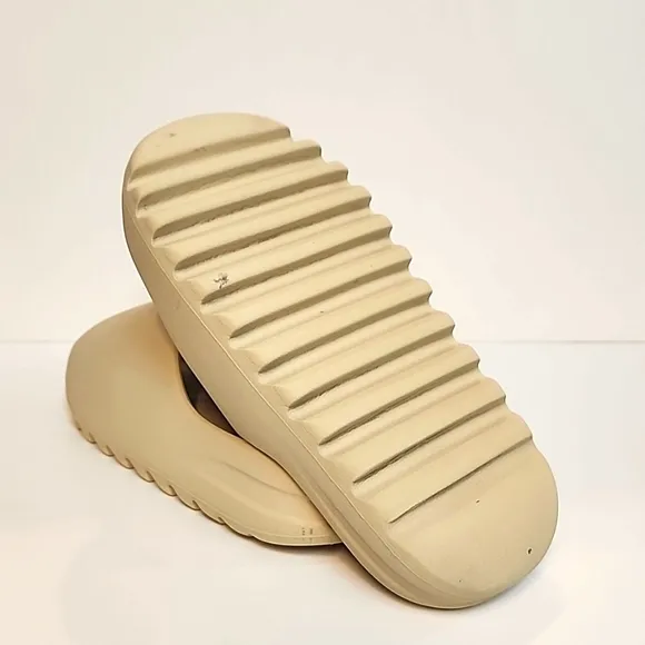 Adidas YEEZY SLIDES BONE Sandals Size 6