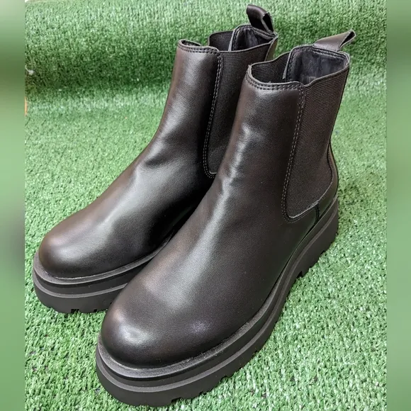 ALDO Stompd Black Leather‎ Chelsea Chunky Lug Sole Boots