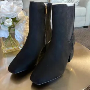 Alfani Women’s Zippered Ankle Boots Black Suede‎ Size 9