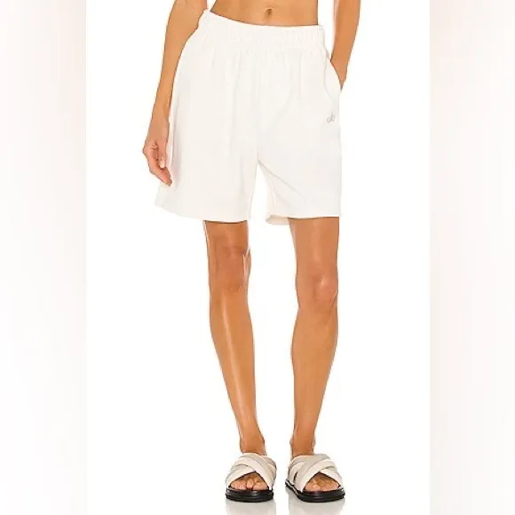 Alo Yoga Accolade Sweat Shorts in Ivory