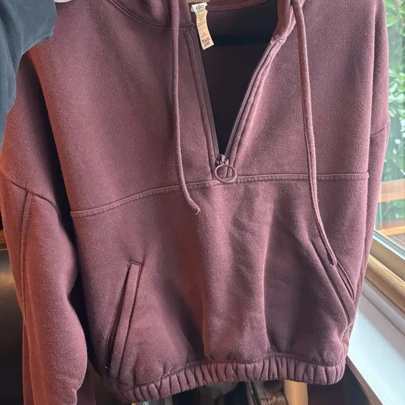 Alo Yoga Cherry Cola Refresh Stadium Half Zip Hoodie, M