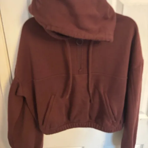 Alo Yoga Cherry Cola Refresh Stadium Half Zip Hoodie, M