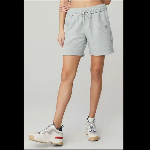 Alo Yoga Women's Accolade Sweat Short Athletic Heather Gray - size small NWOT