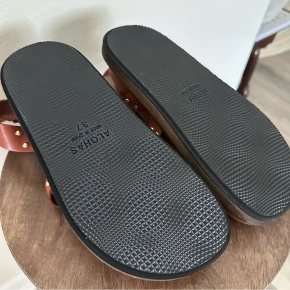 ALOHAS Buckle Up Sandals in Tan