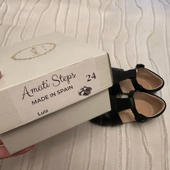 Amatisteps Black Leather Sandals