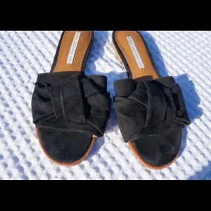 &amp; Other Stories Black Suede Flats size 8 Bow Tie