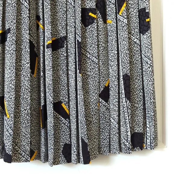 Andrea Gayle 80's Vintage Funky Static High Waisted Pleated A-Line Midi Skirt L