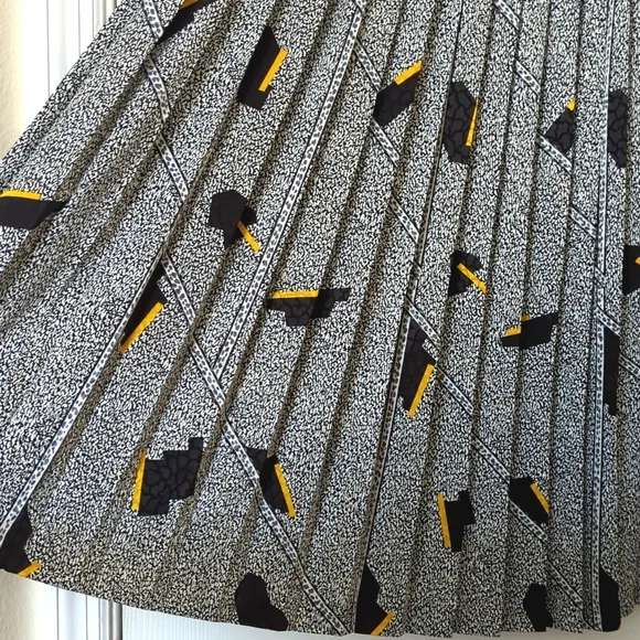 Andrea Gayle 80's Vintage Funky Static High Waisted Pleated A-Line Midi Skirt L