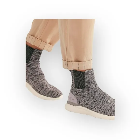APL 𖤐 Chelsea Boot Knit Sneakers 𖤐 Heather Grey Melange 𖤐 aso Free People 𖤐 8M