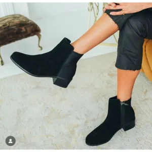 Aqua Diva Sz US 10 /EU41 Black Suede Neoprene Side Zip Waterproof Heeled Bootie