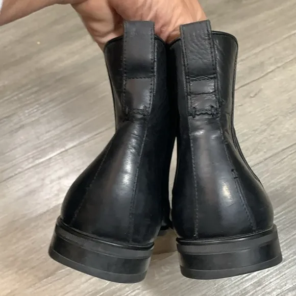Aquatalia Adrian Black Leather Weatherproof Round Toe Chelsea Ankle Boots size 9