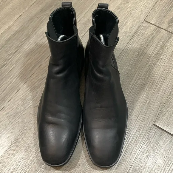 Aquatalia Adrian Black Leather Weatherproof Round Toe Chelsea Ankle Boots size 9
