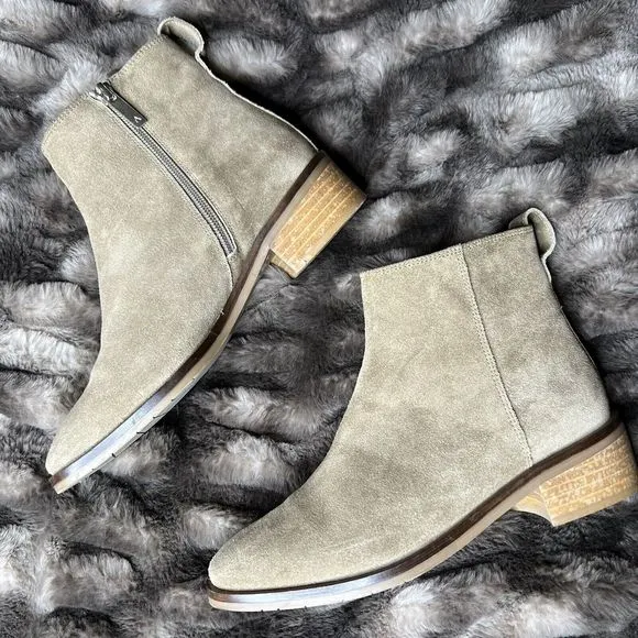 Aquatalia Womens Side Zip Block Heel Carisa Ankle Boots Light Taupe Suede Size 6