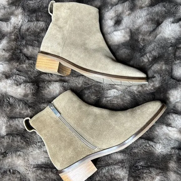 Aquatalia Womens Side Zip Block Heel Carisa Ankle Boots Light Taupe Suede Size 6
