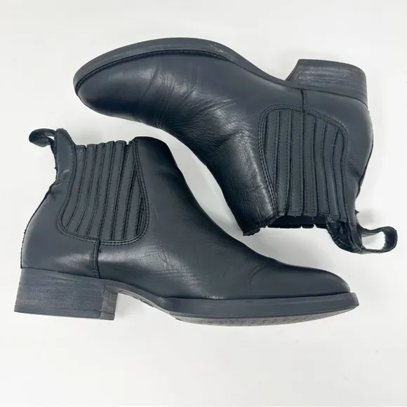 Ariat Chelsea Pull-On Leather Ankle Boots
