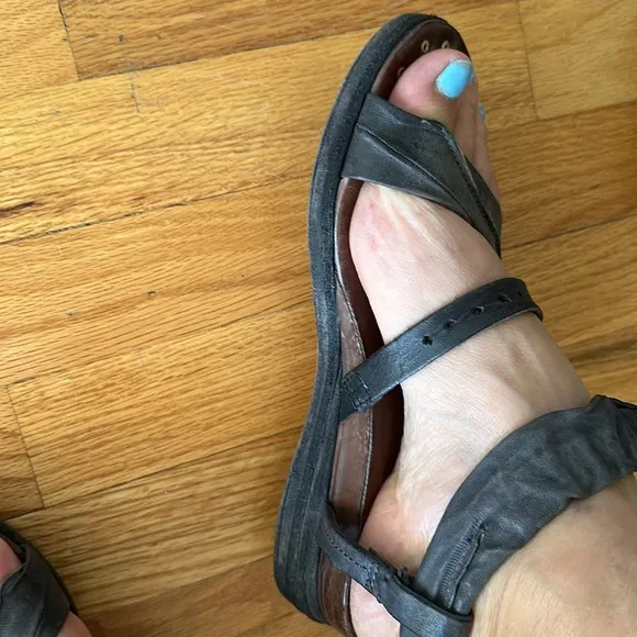 AS 98 sandals grey leather sz EU 40 or US 9.5 great pre owned condition