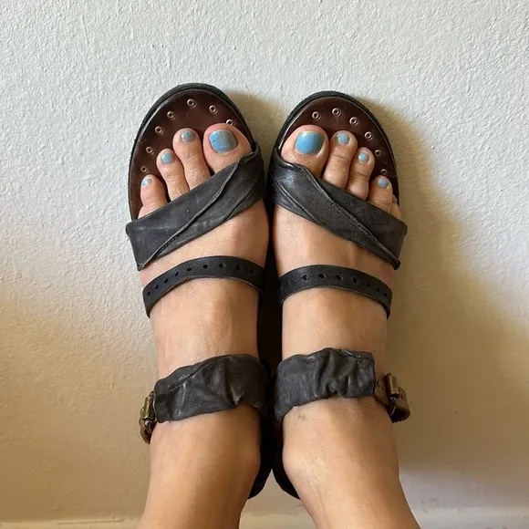 AS 98 sandals grey leather sz EU 40 or US 9.5 great pre owned condition