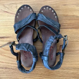 AS 98 sandals grey leather sz EU 40 or US 9.5 great pre owned condition