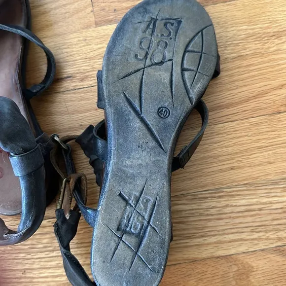 AS 98 sandals grey leather sz EU 40 or US 9.5 great pre owned condition