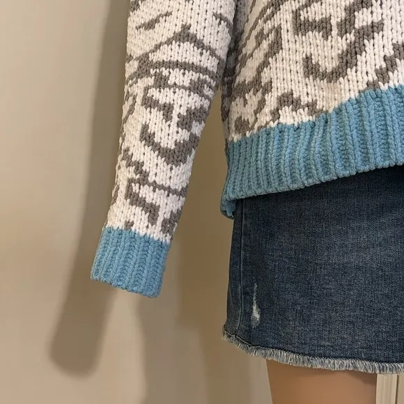 ASOS Women’s Chunky Sweater Super Thick Crew Neck Size Medium