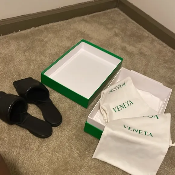 Authentic Bottega Veneta Lido slide