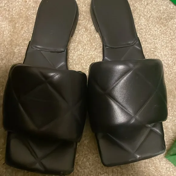Authentic Bottega Veneta Lido slide