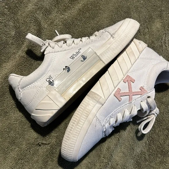 AUTHENTIC Off White low Vulcanized eco canvas sneakers white pink size 38 No box