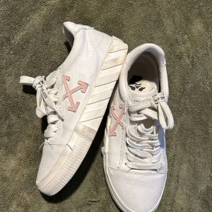 AUTHENTIC Off White low Vulcanized eco canvas sneakers white pink size 38 No box